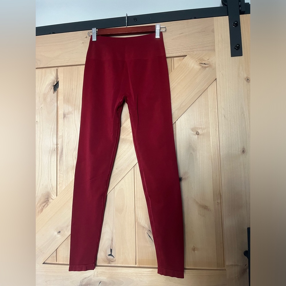 Red Alphalete Amplify leggings